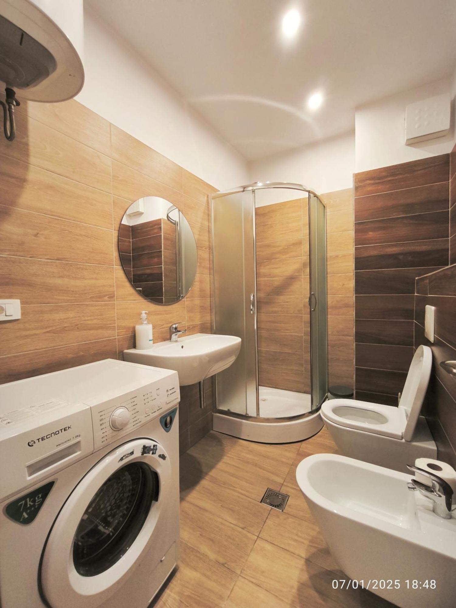 Center 3 * Tirana